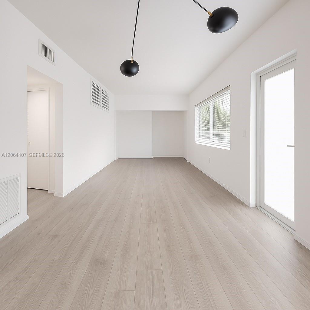 1110 Venetian Way 2b Property Photo 7