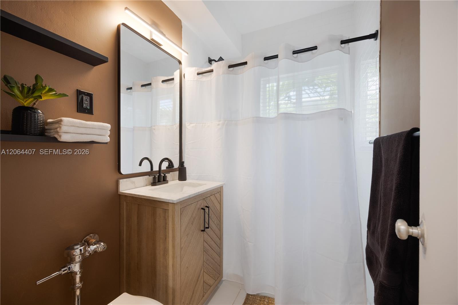 1110 Venetian Way 2b Property Photo 10
