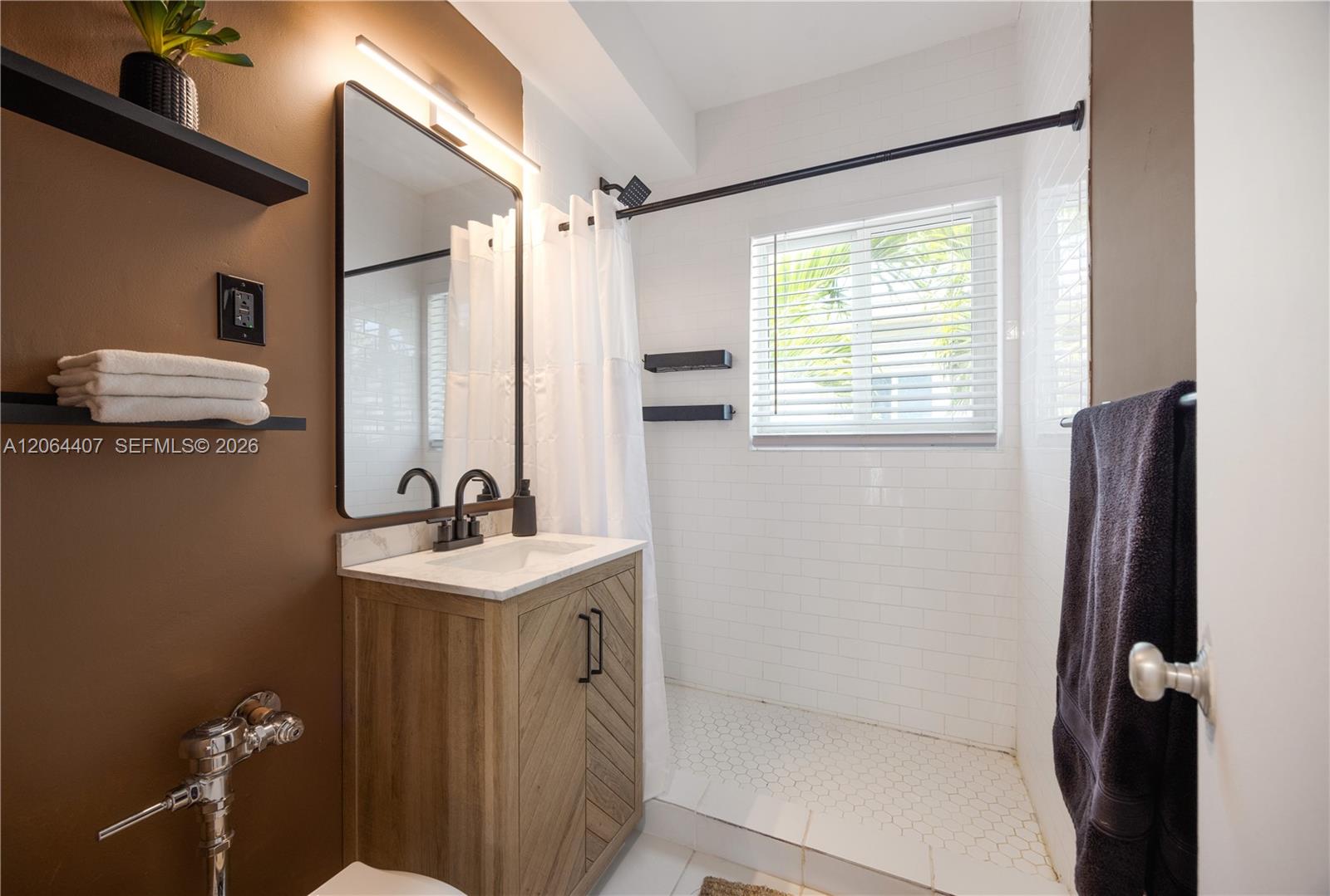 1110 Venetian Way 2b Property Photo 11