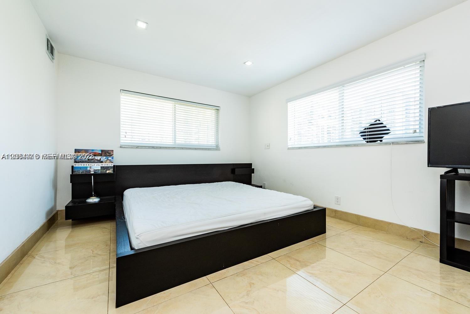 2081 S Ocean Drive 411 Property Photo 12