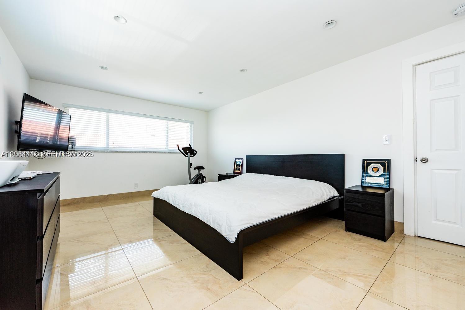 2081 S Ocean Drive 411 Property Photo 13