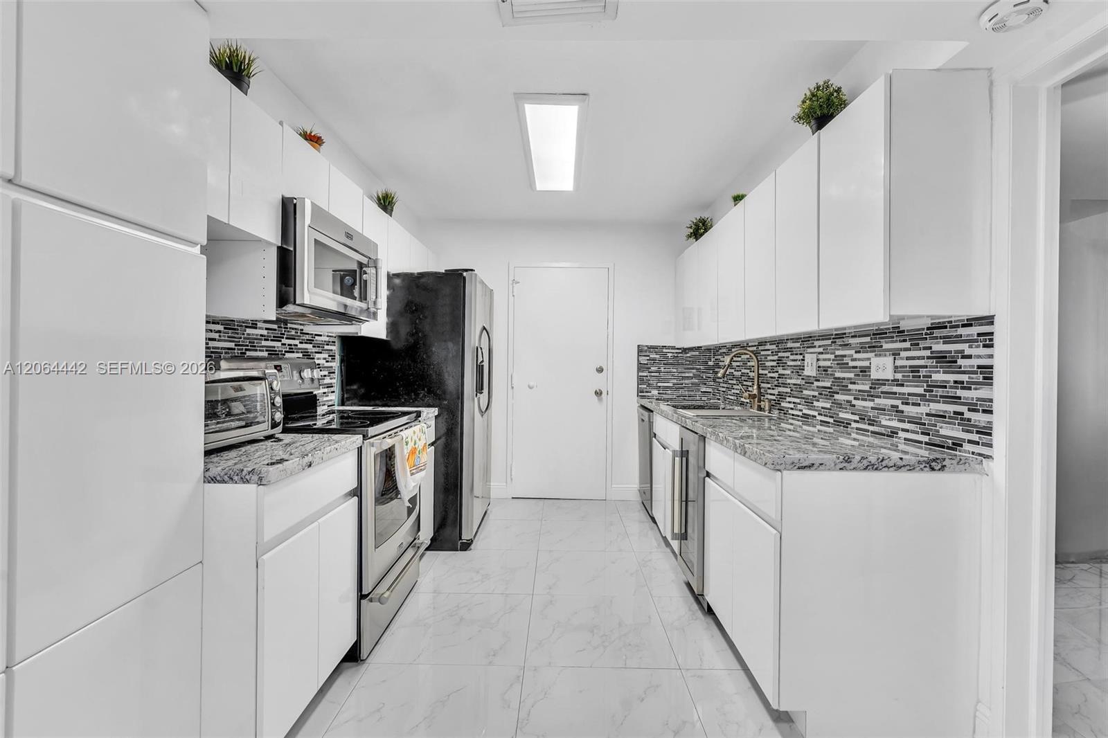 A12064442 Property Photo 16