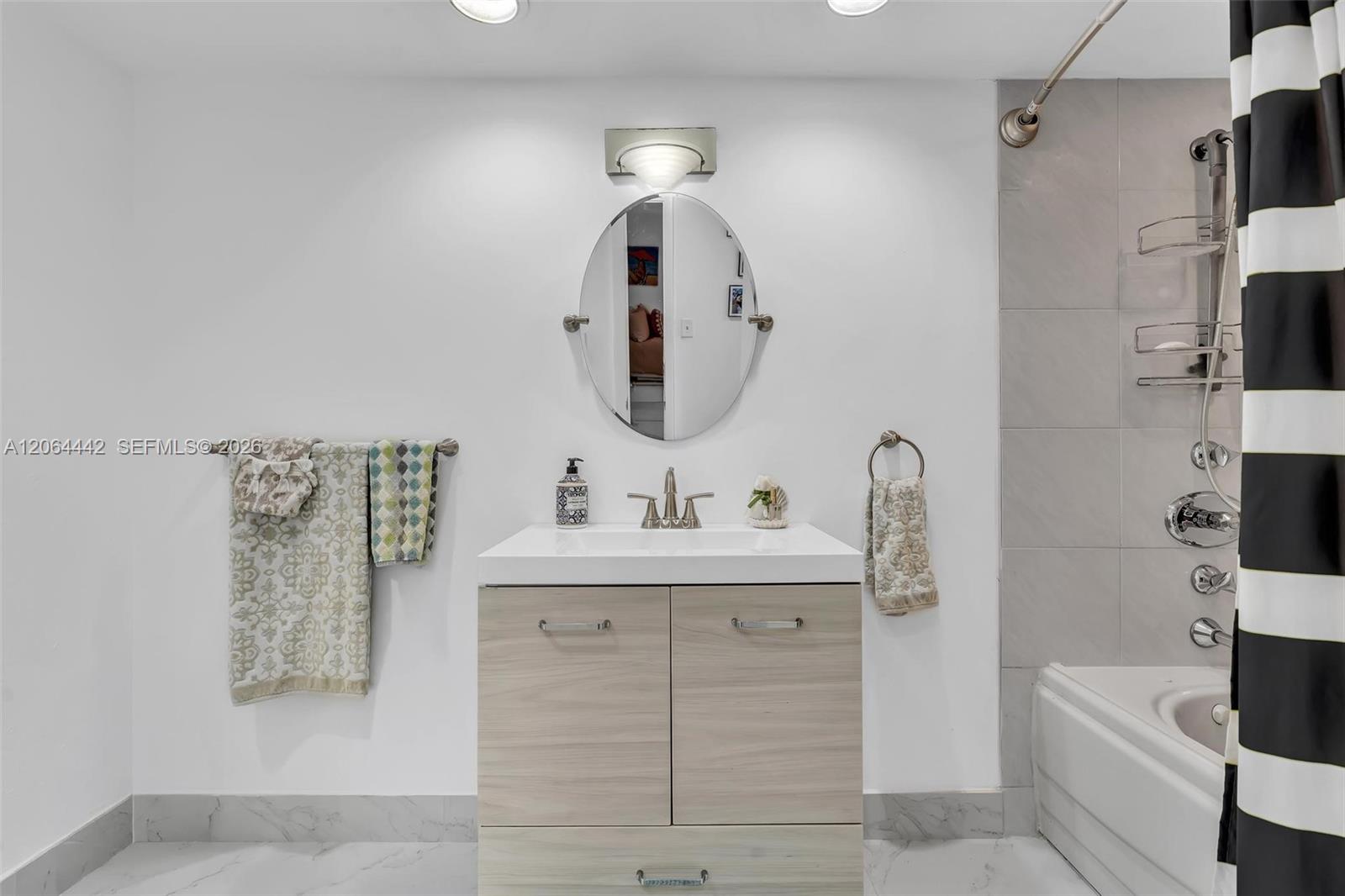 A12064442 Property Photo 31