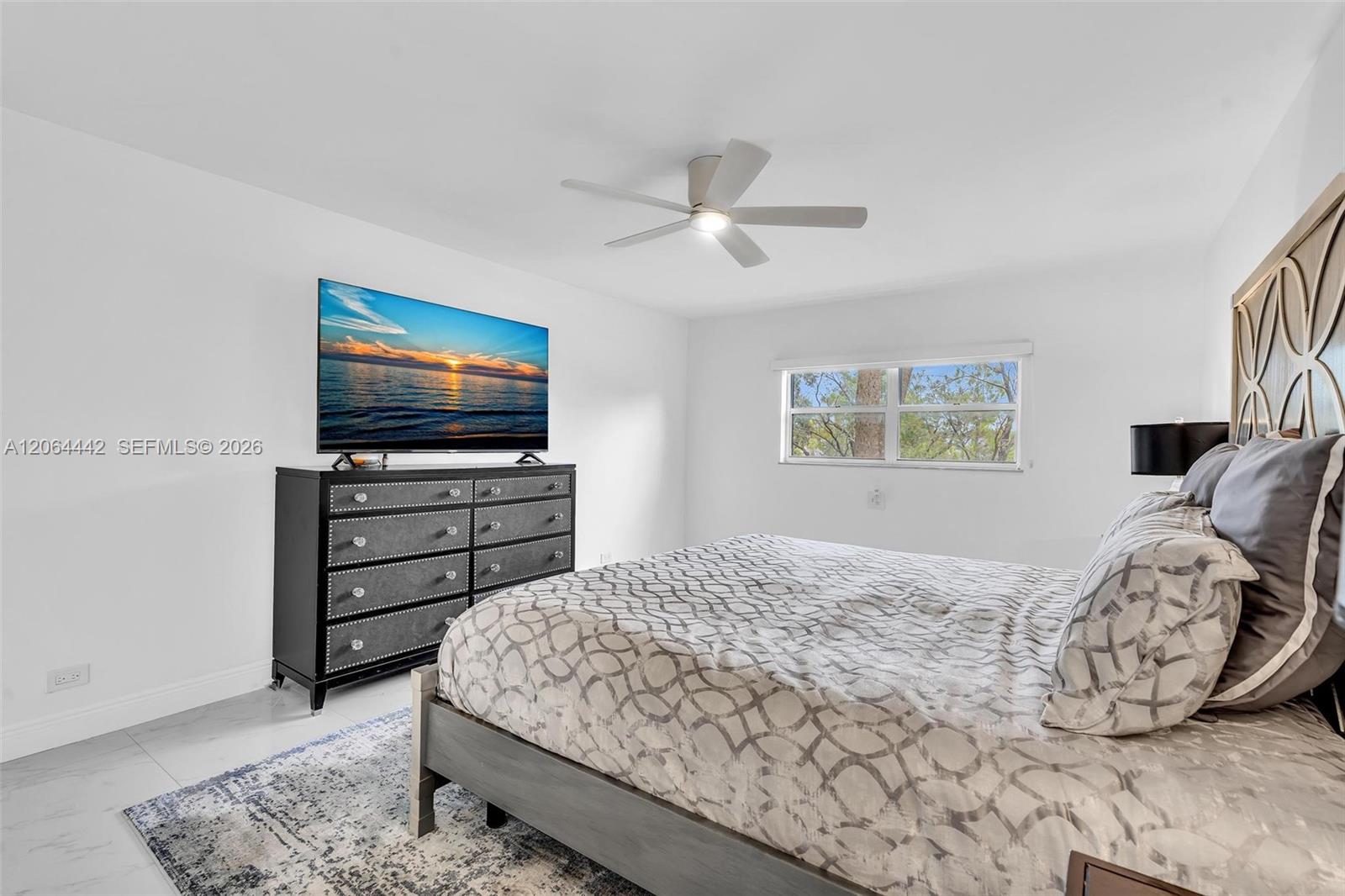 A12064442 Property Photo 35
