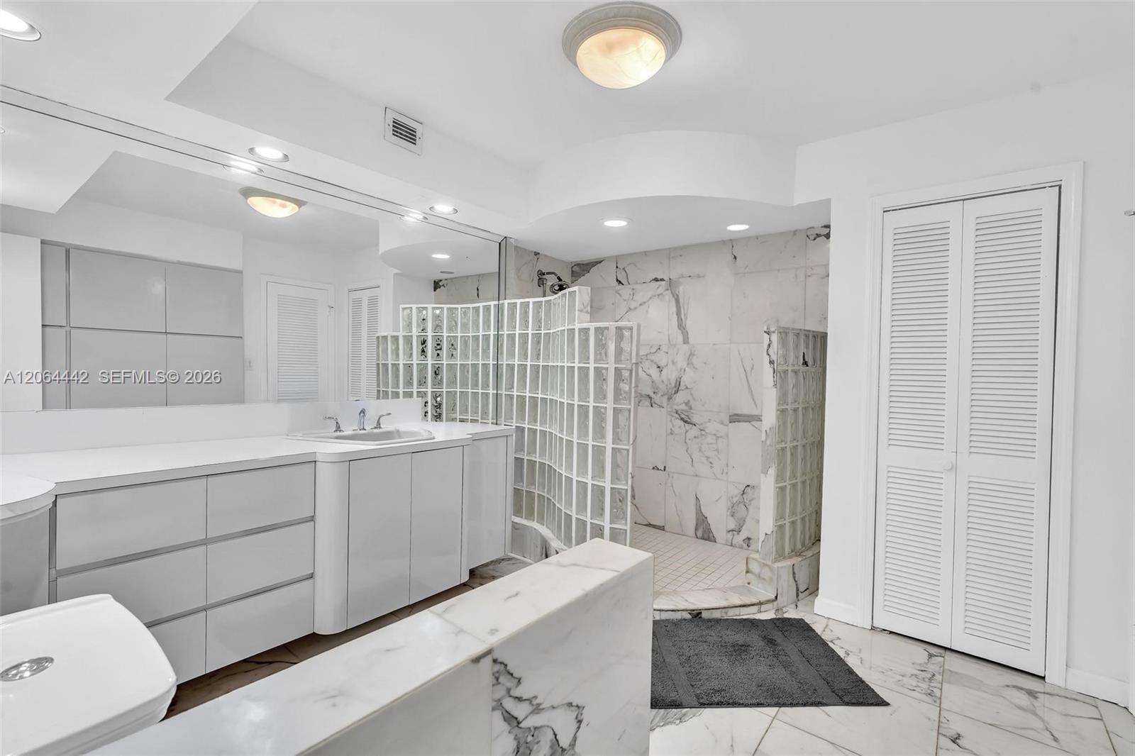 A12064442 Property Photo 37