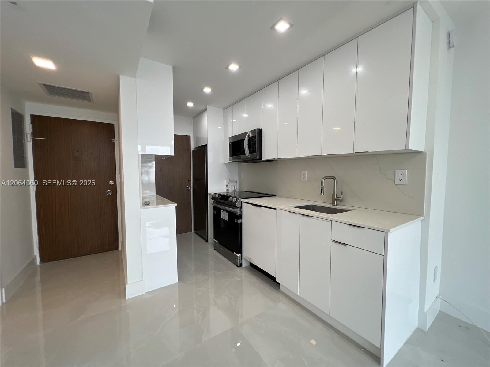 2899 Collins Avenue 610 Property Photo 7