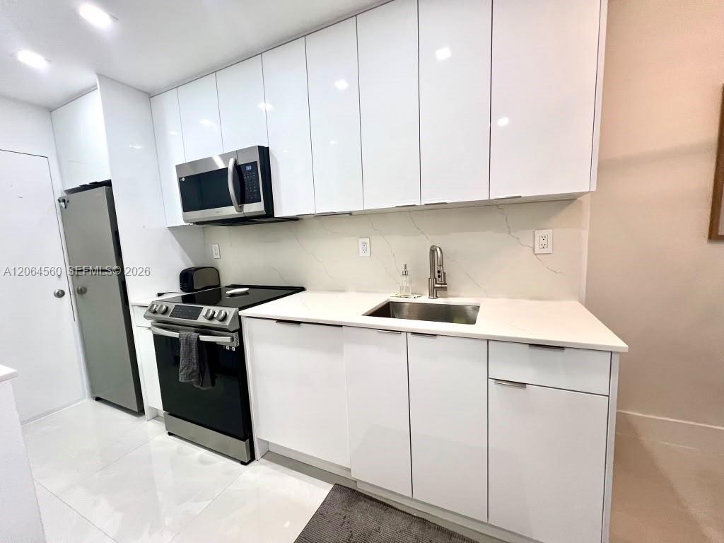 2899 Collins Avenue 610 Property Photo 11