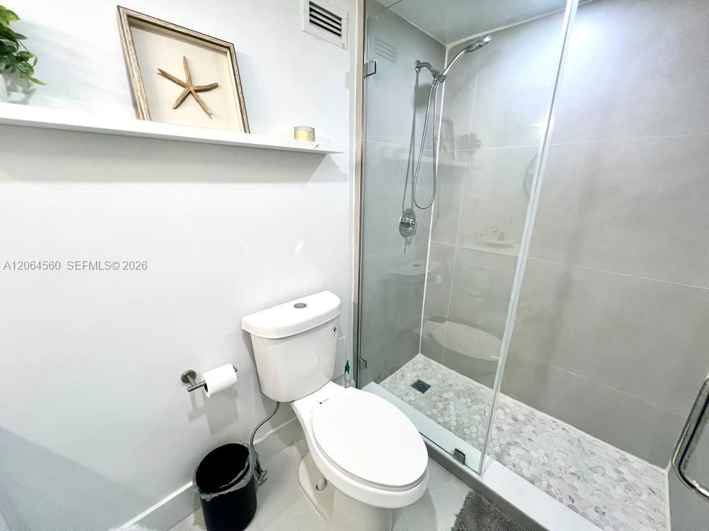 2899 Collins Avenue 610 Property Photo 16