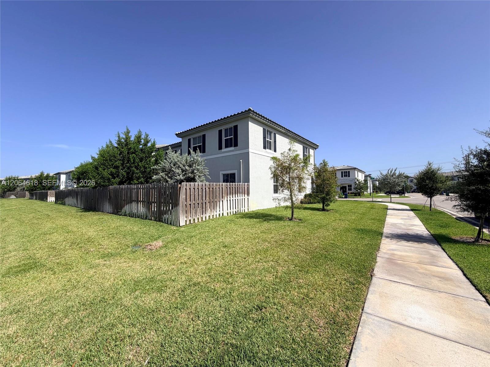 11830 Nw 46th Street Property Photo 7
