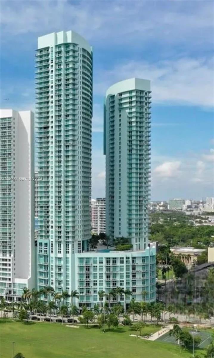 1900 N Bayshore Drive 512 Property Photo 1