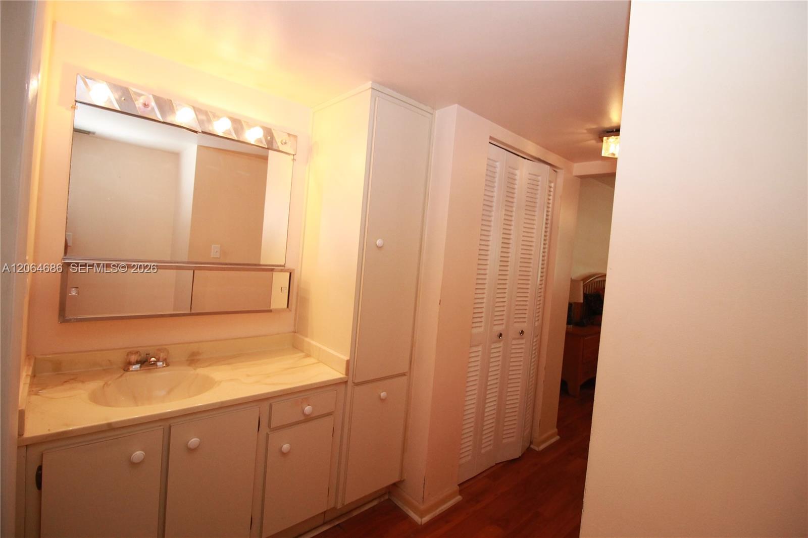 900 Colony Point Circle 216 Property Photo 9