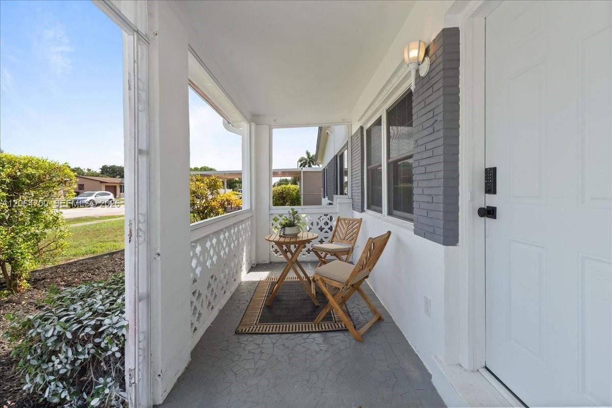 3820 Nw 5th Street Property Photo 2