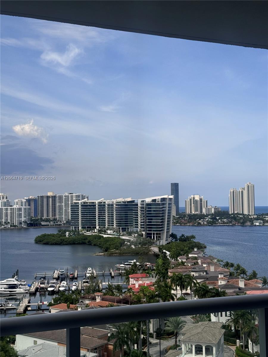 4000 Island Boulevard 1804 Property Photo 2