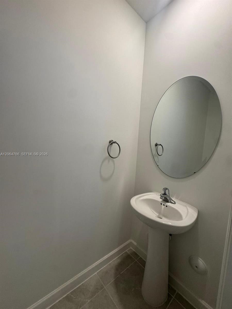 A12064766 Property Photo 17