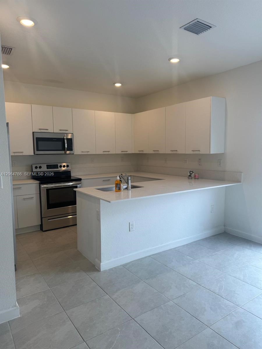 A12064766 Property Photo 25