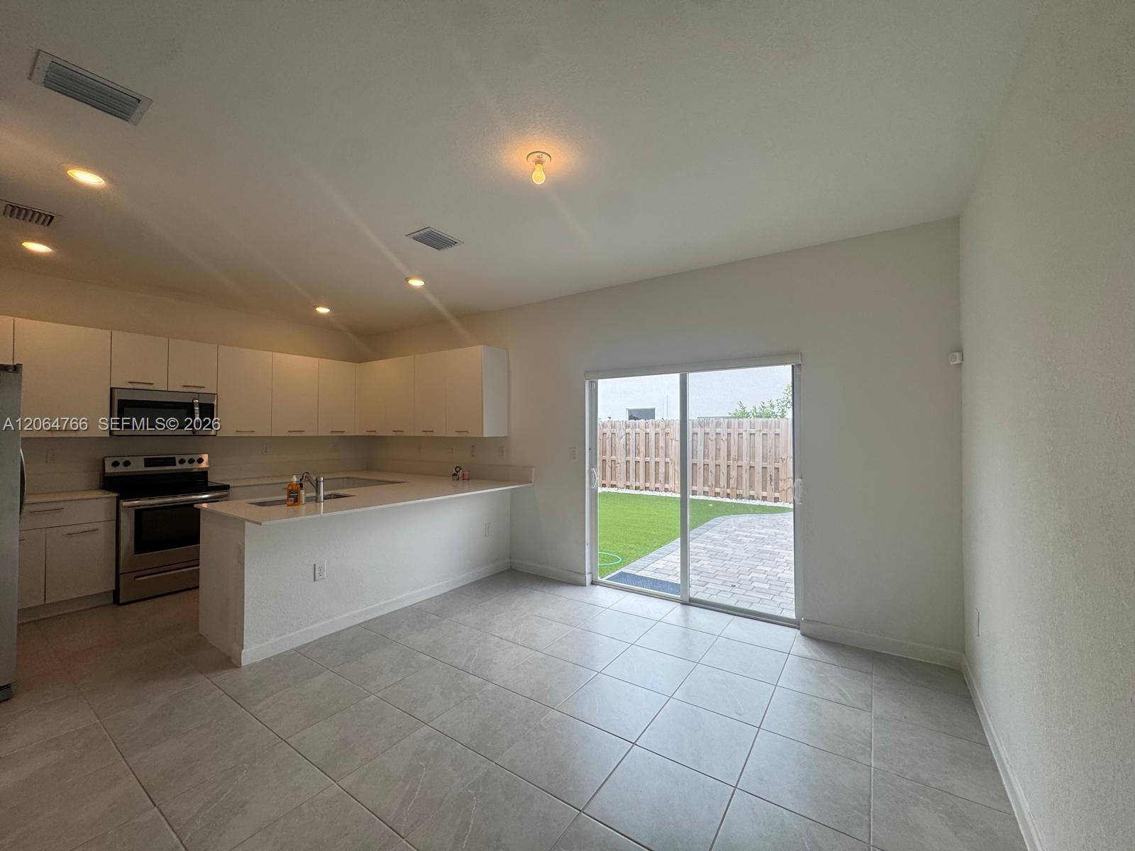 A12064766 Property Photo 29