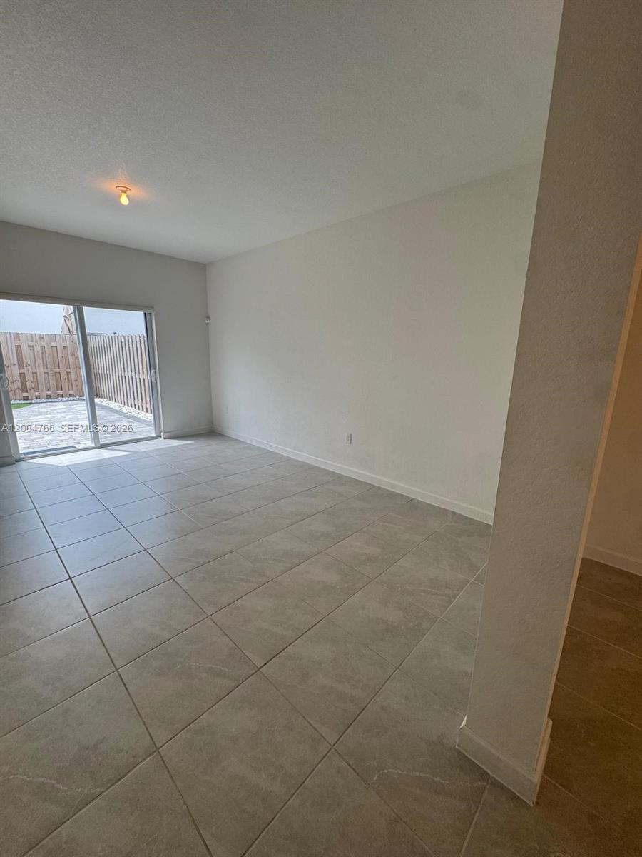 A12064766 Property Photo 31