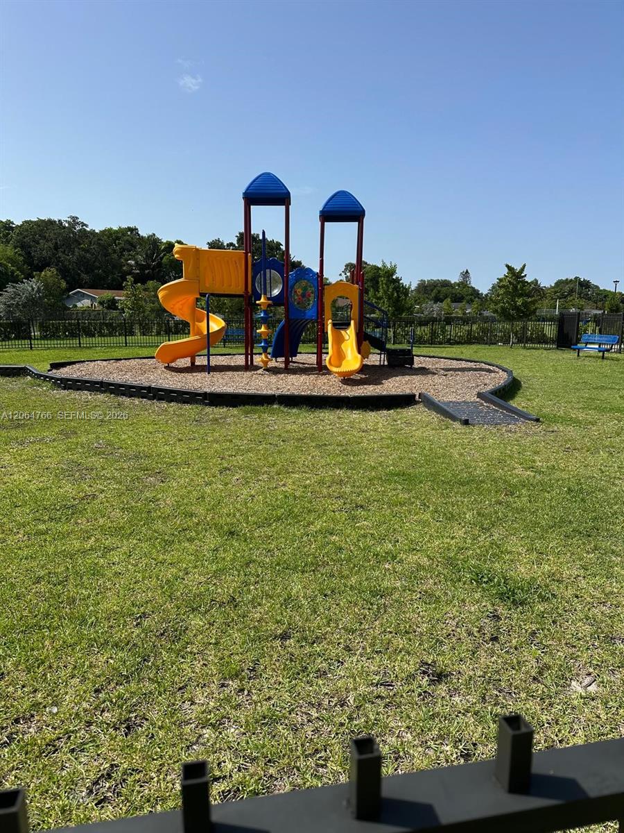 A12064766 Property Photo 41
