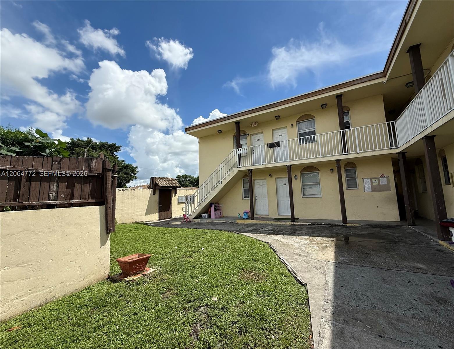 6415 Nw 17th Avenue Property Photo 9