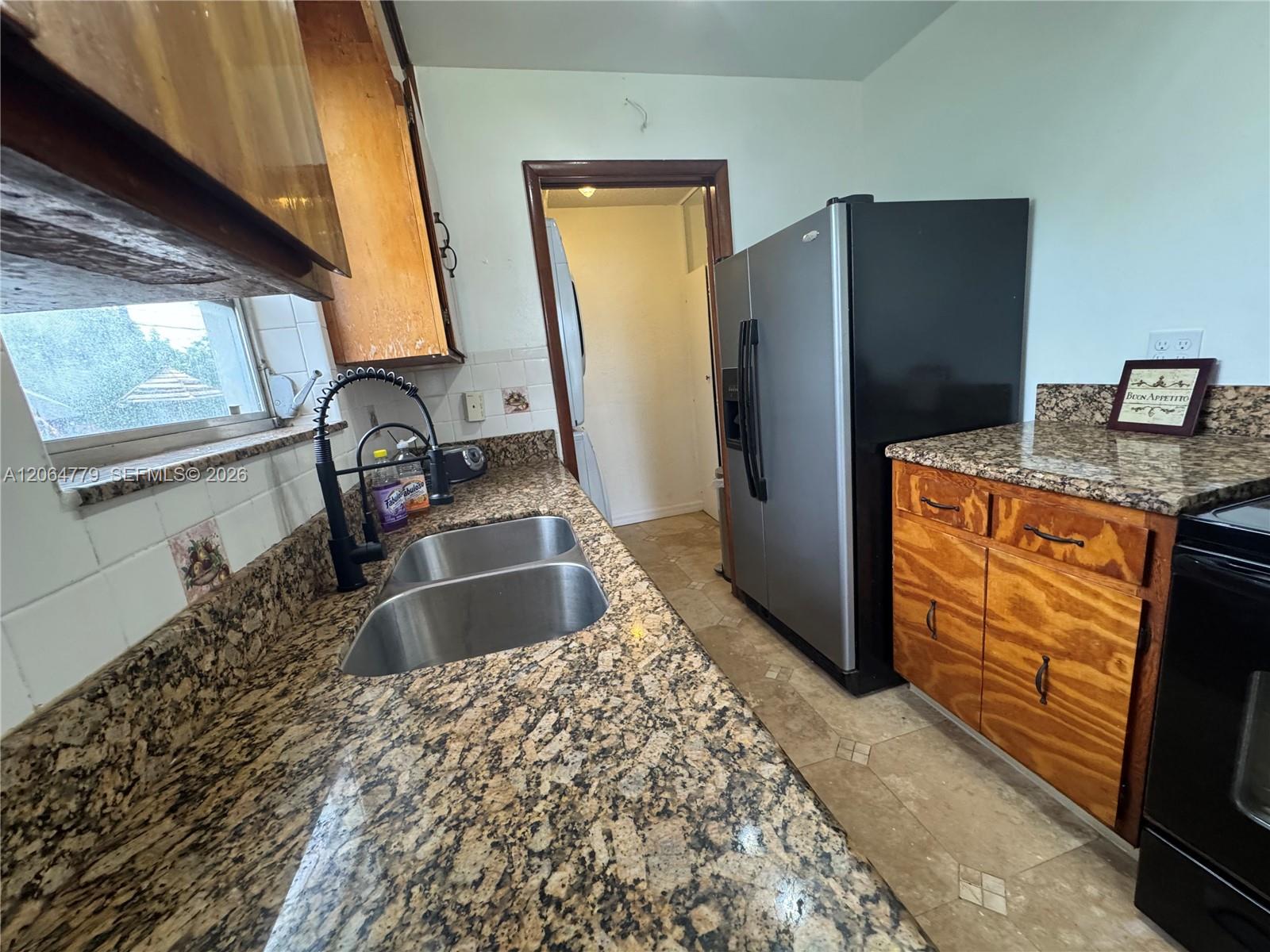 648 E 40th Street Property Photo 10
