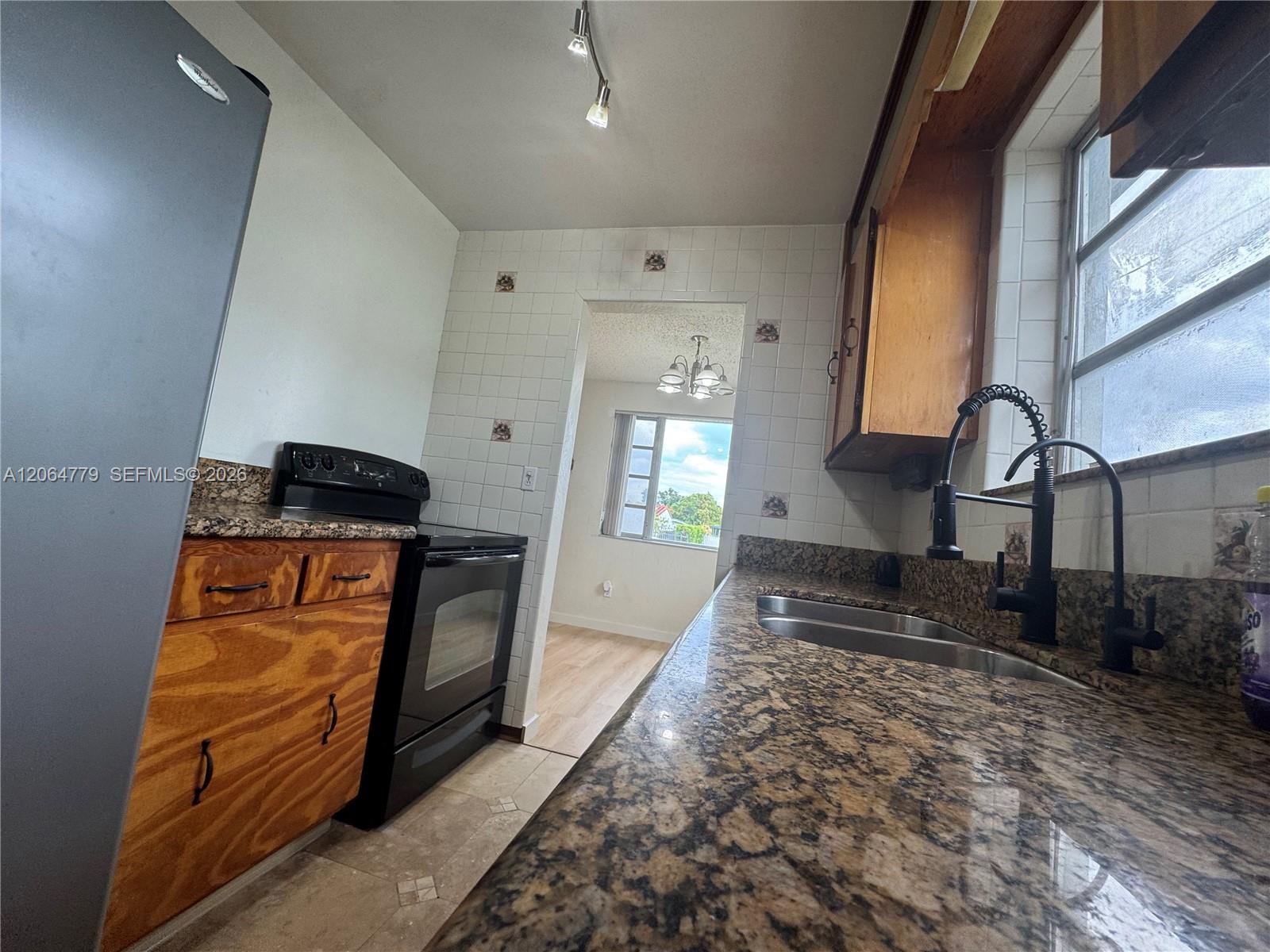 648 E 40th Street Property Photo 11