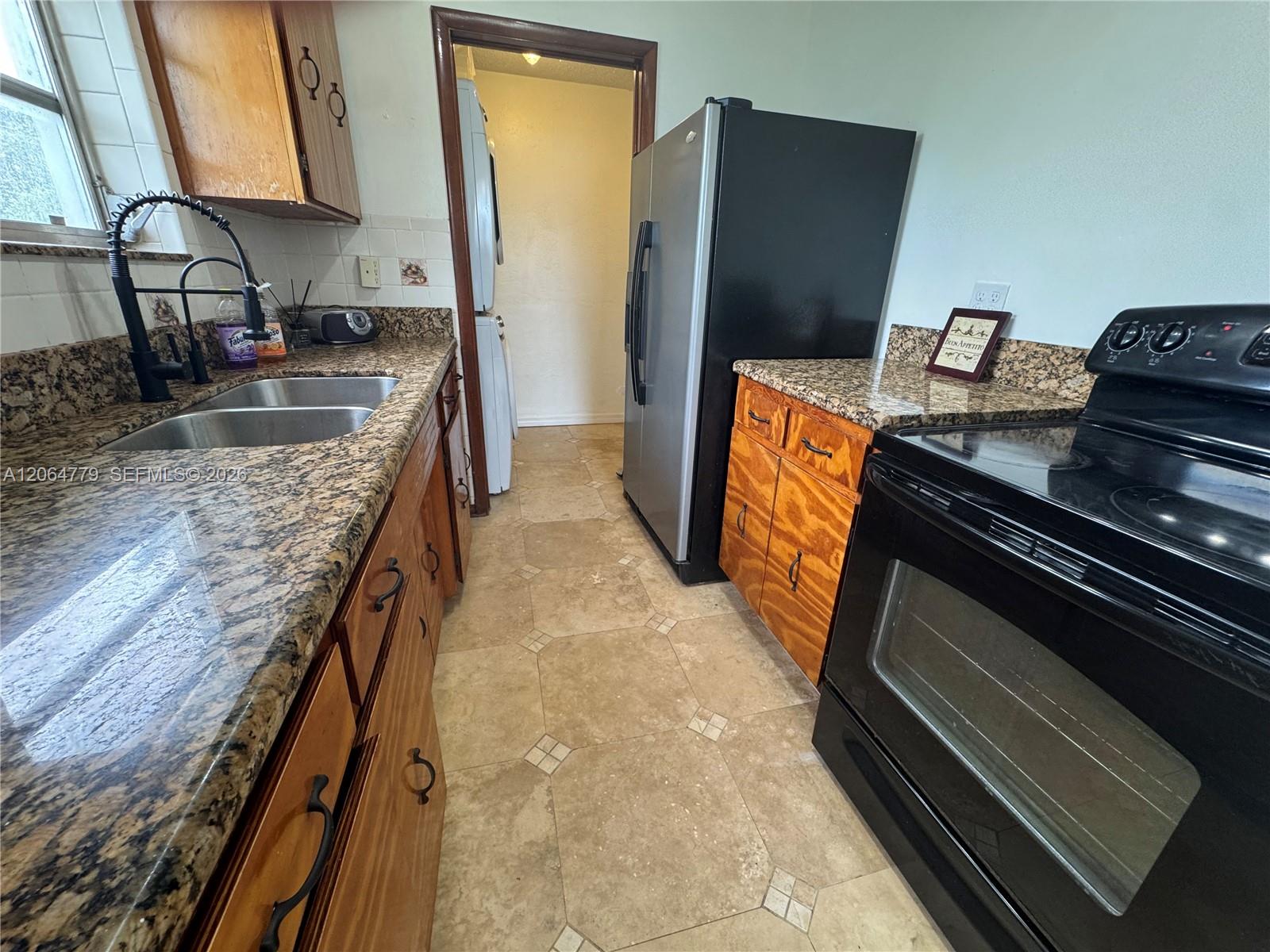 648 E 40th Street Property Photo 12