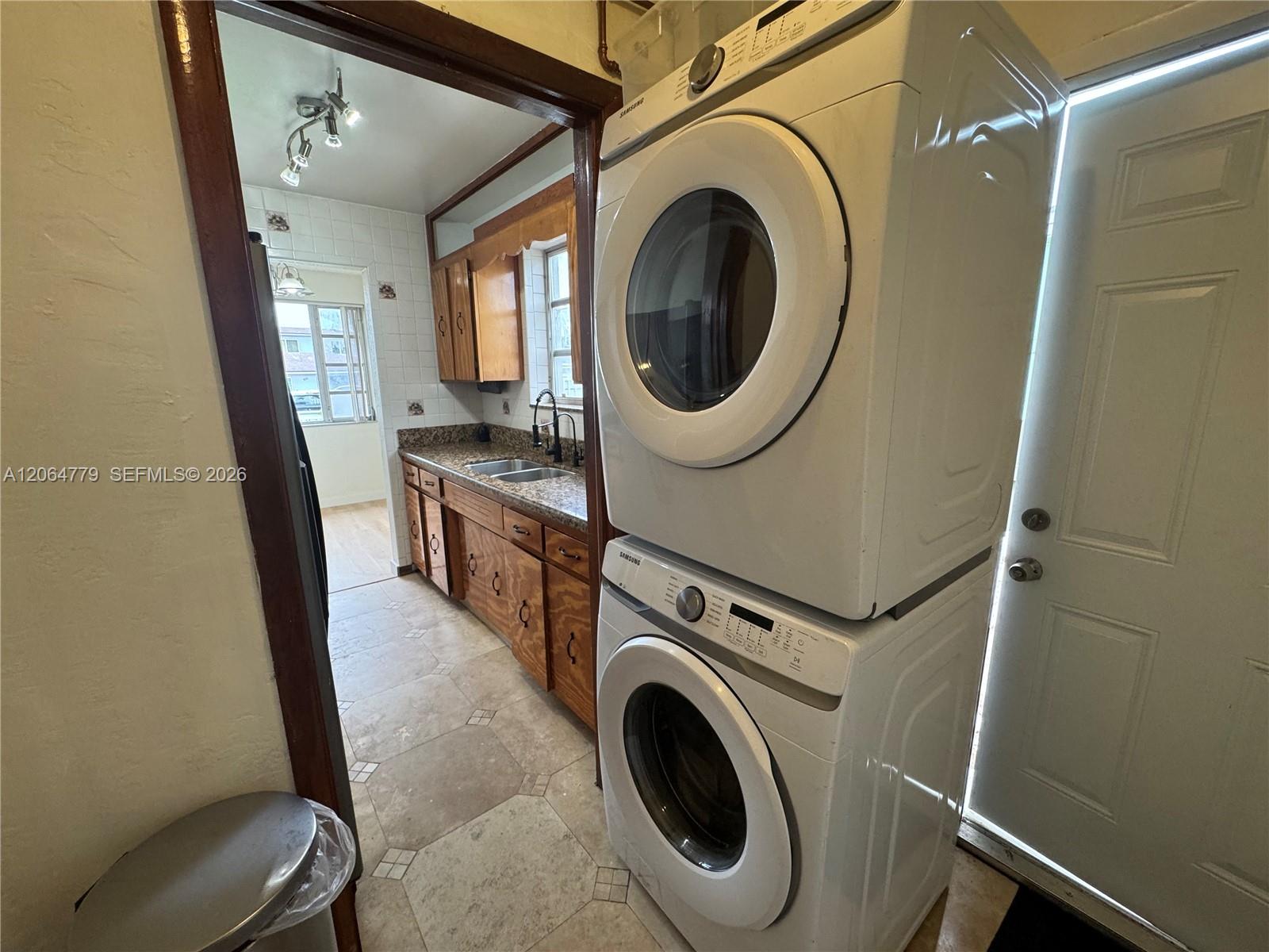648 E 40th Street Property Photo 13