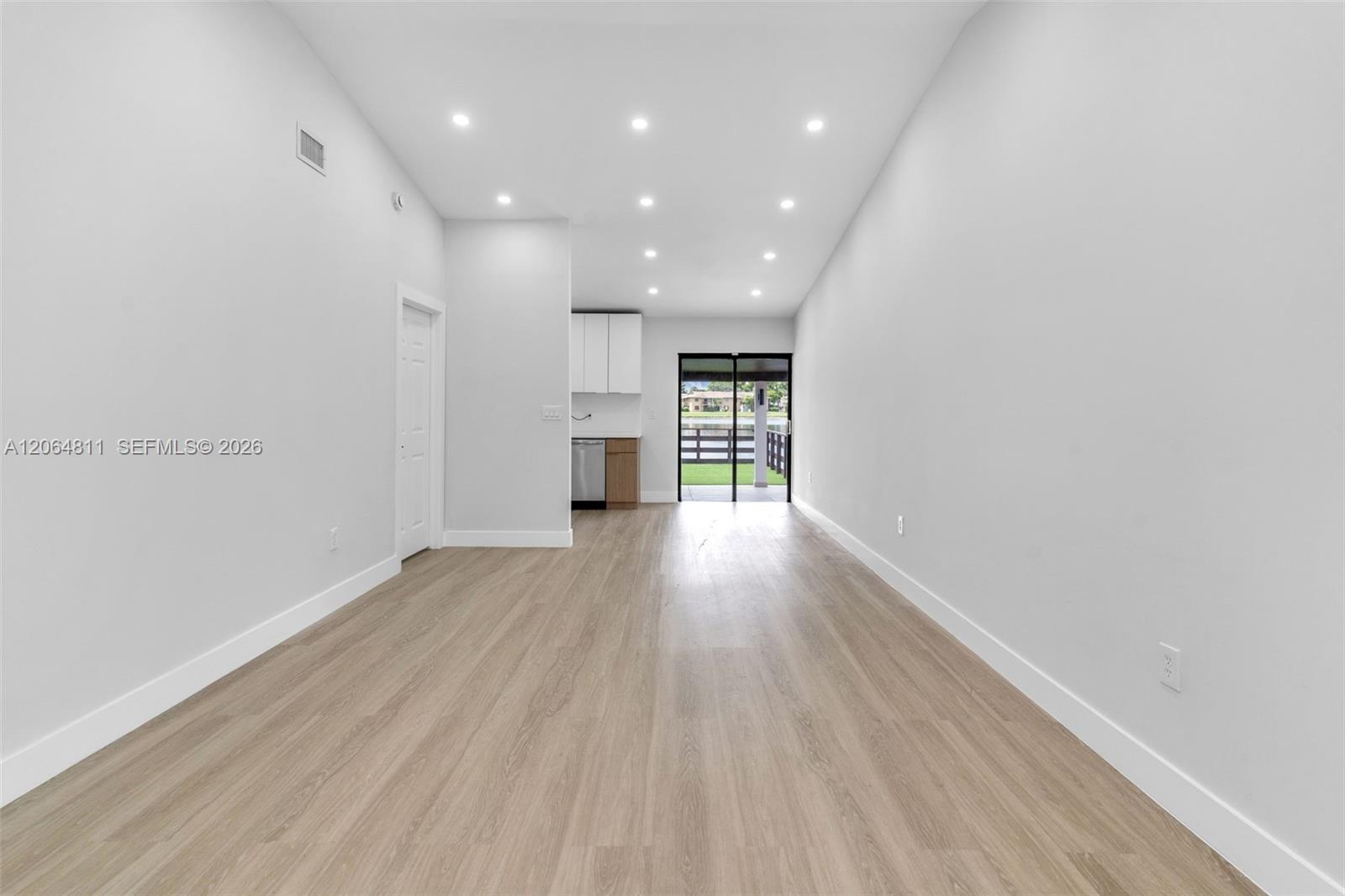 2523 W 65th Street Property Photo 6