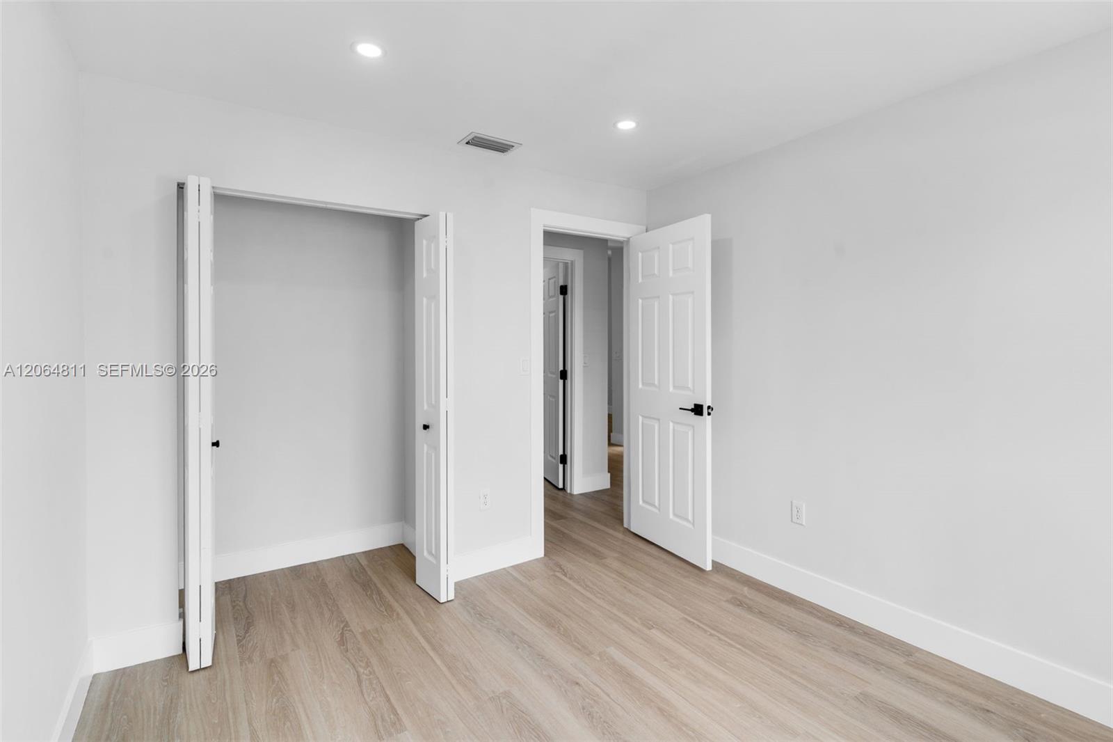 2523 W 65th Street Property Photo 17