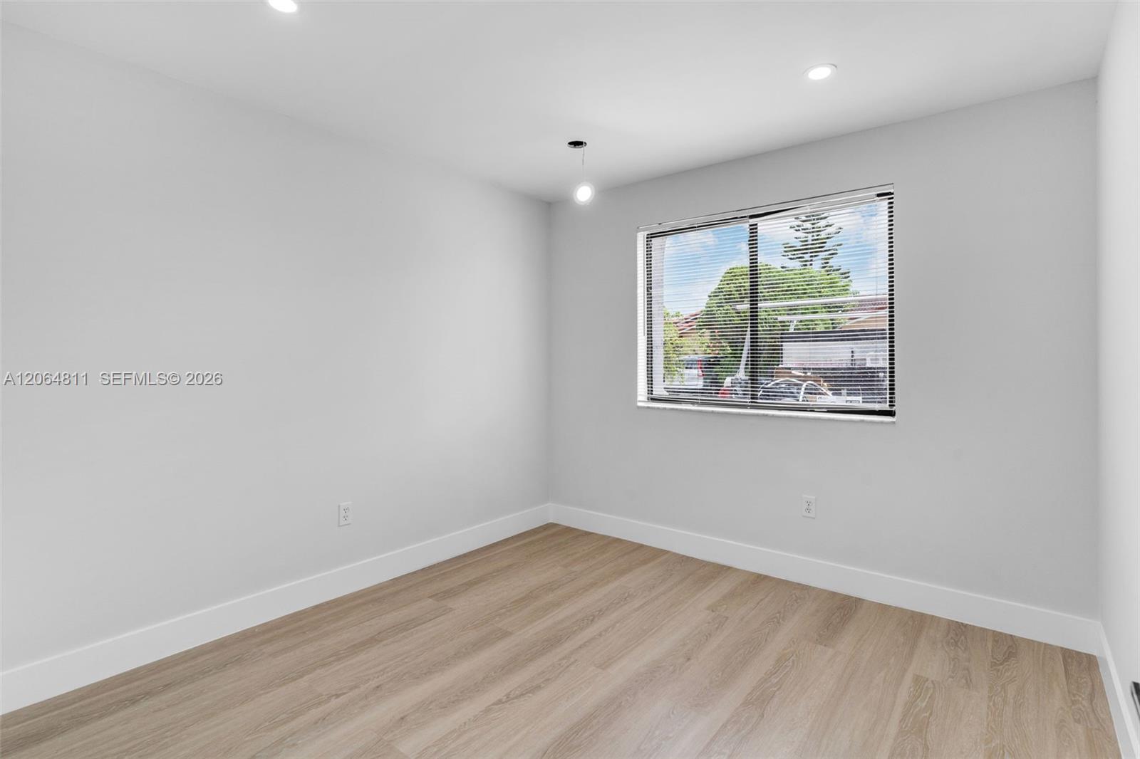 2523 W 65th Street Property Photo 20