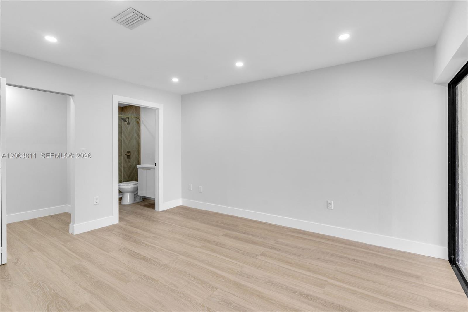 2523 W 65th Street Property Photo 24