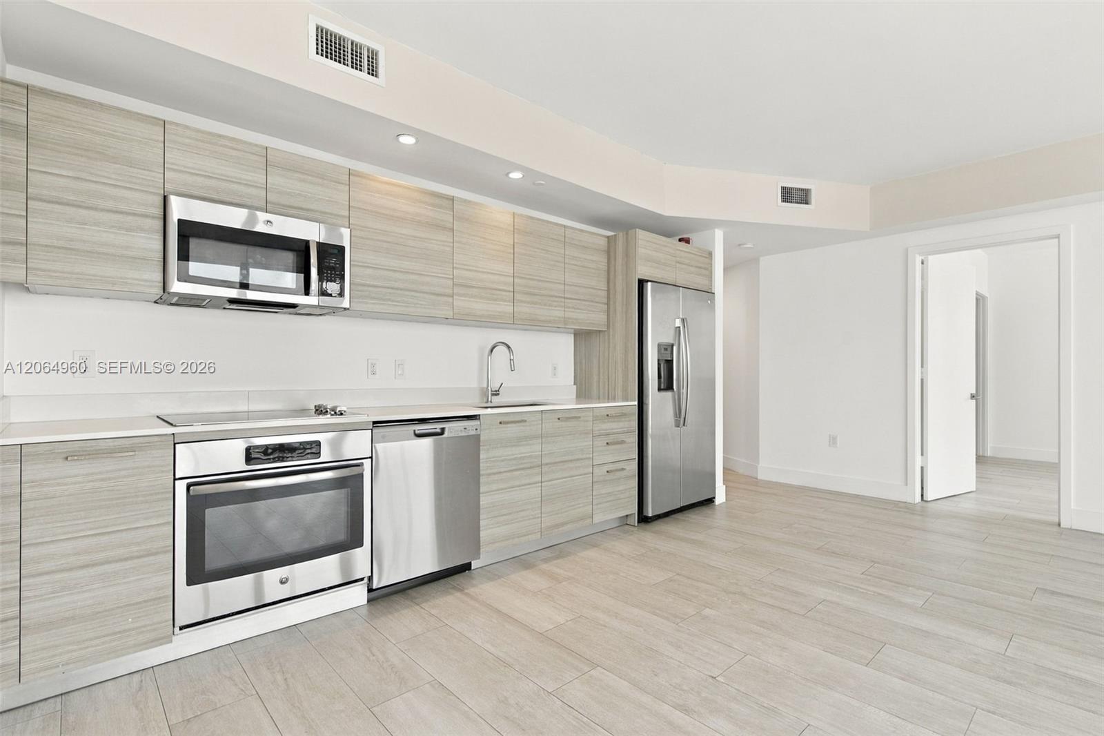 121 Ne 34th Street 2409 Property Photo 17