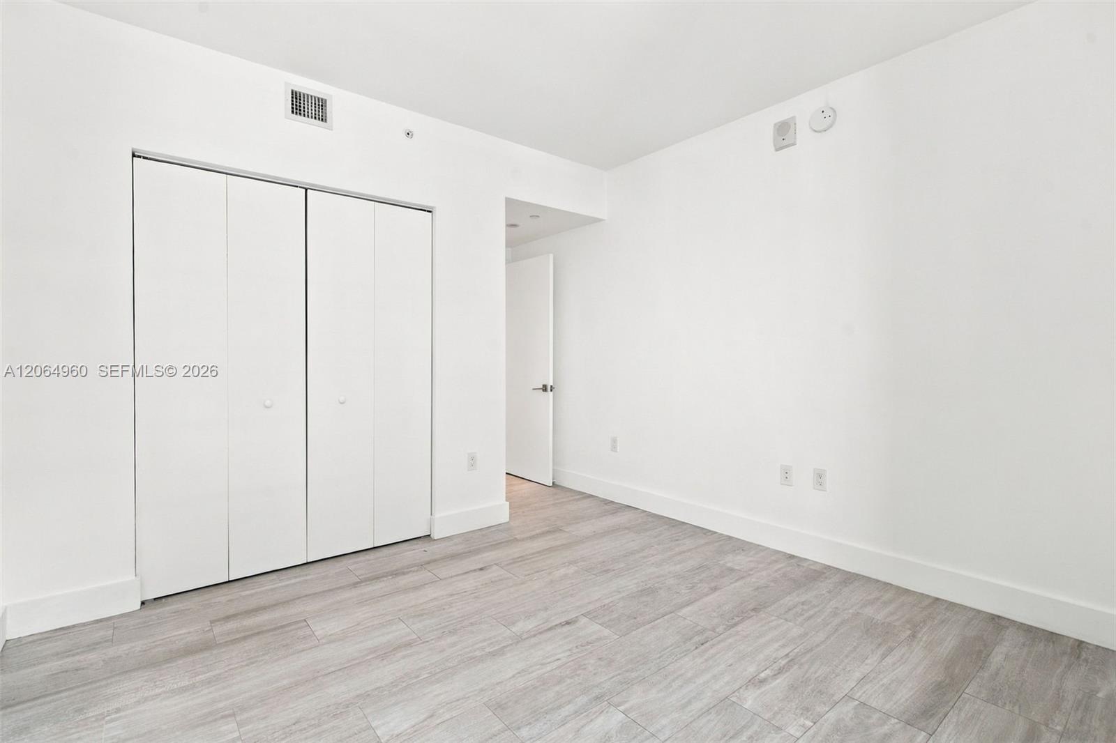 121 Ne 34th Street 2409 Property Photo 25
