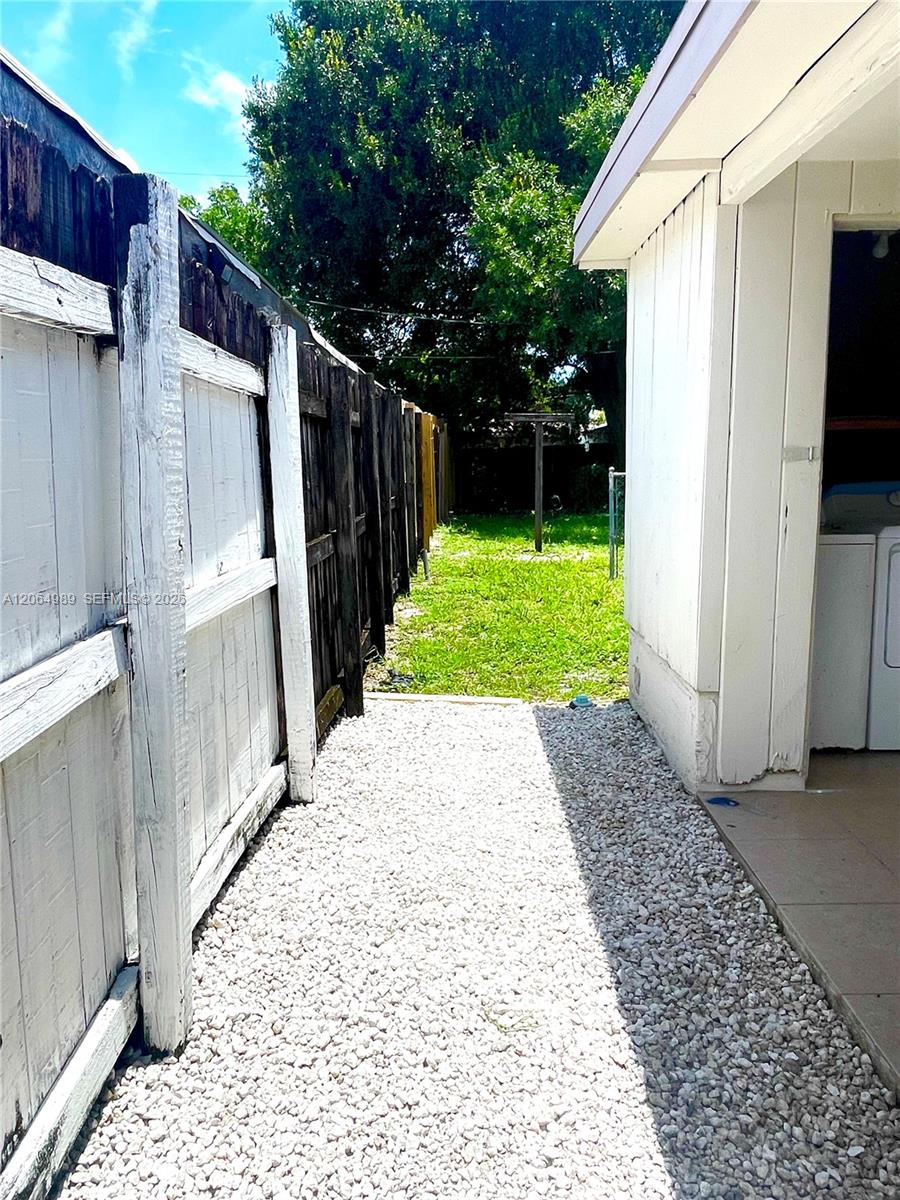 1004 Sw 24th Avenue Property Photo 33
