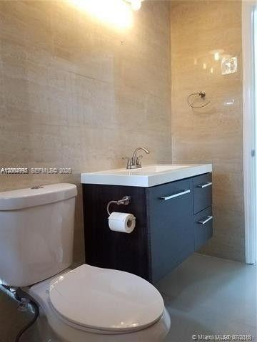 A12064992 Property Photo 11