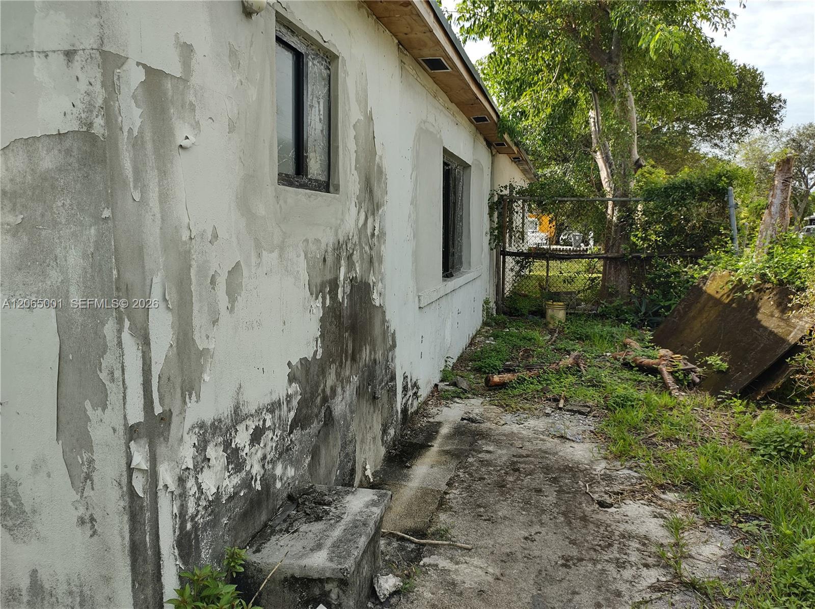 A12065001 Property Photo 9