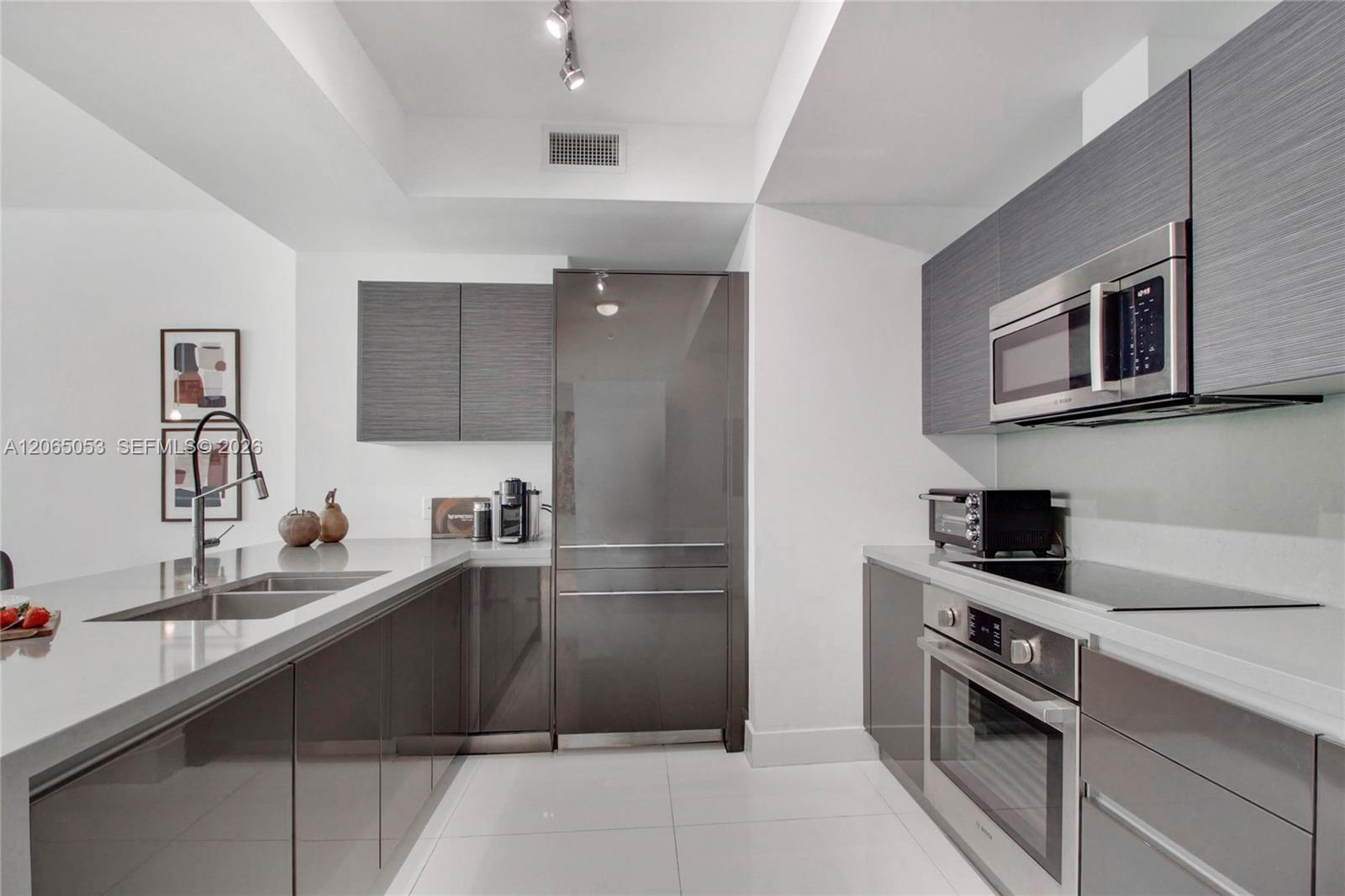 1080 Brickell Avenue 1504 Property Photo 2
