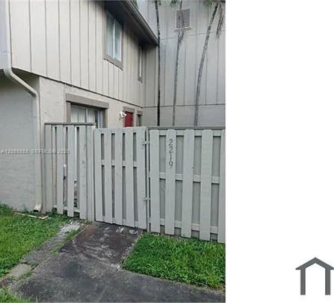 2219 Nw 56th Avenue 2-b Property Photo 3