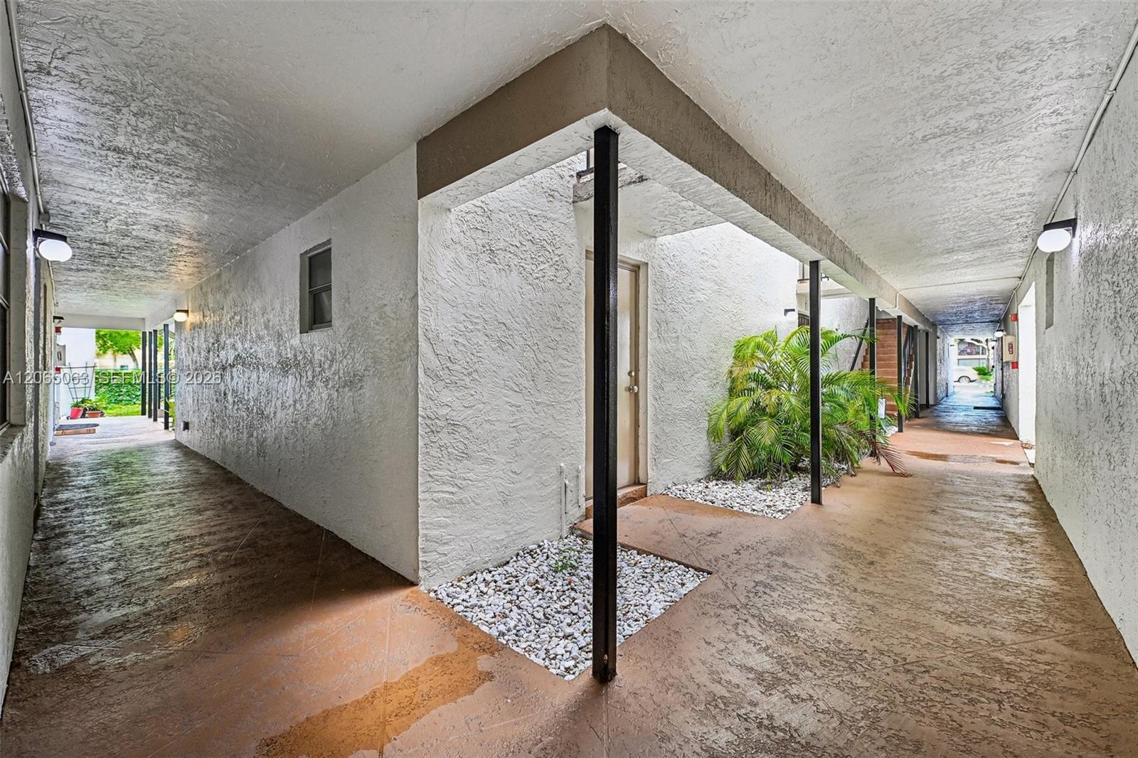 2830 Riverside Drive 103-3 Property Photo 3