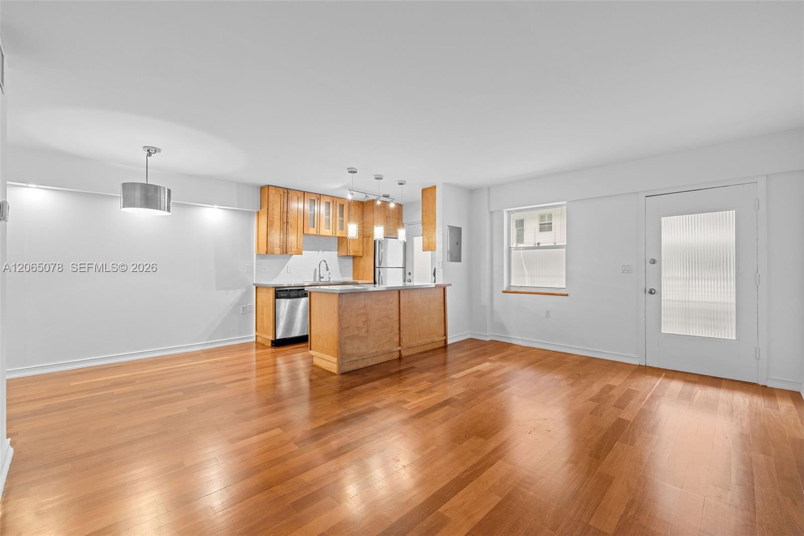 1545 Euclid Avenue 3c Property Photo 3
