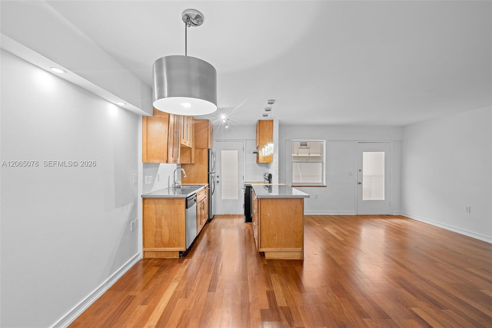 1545 Euclid Avenue 3c Property Photo 4
