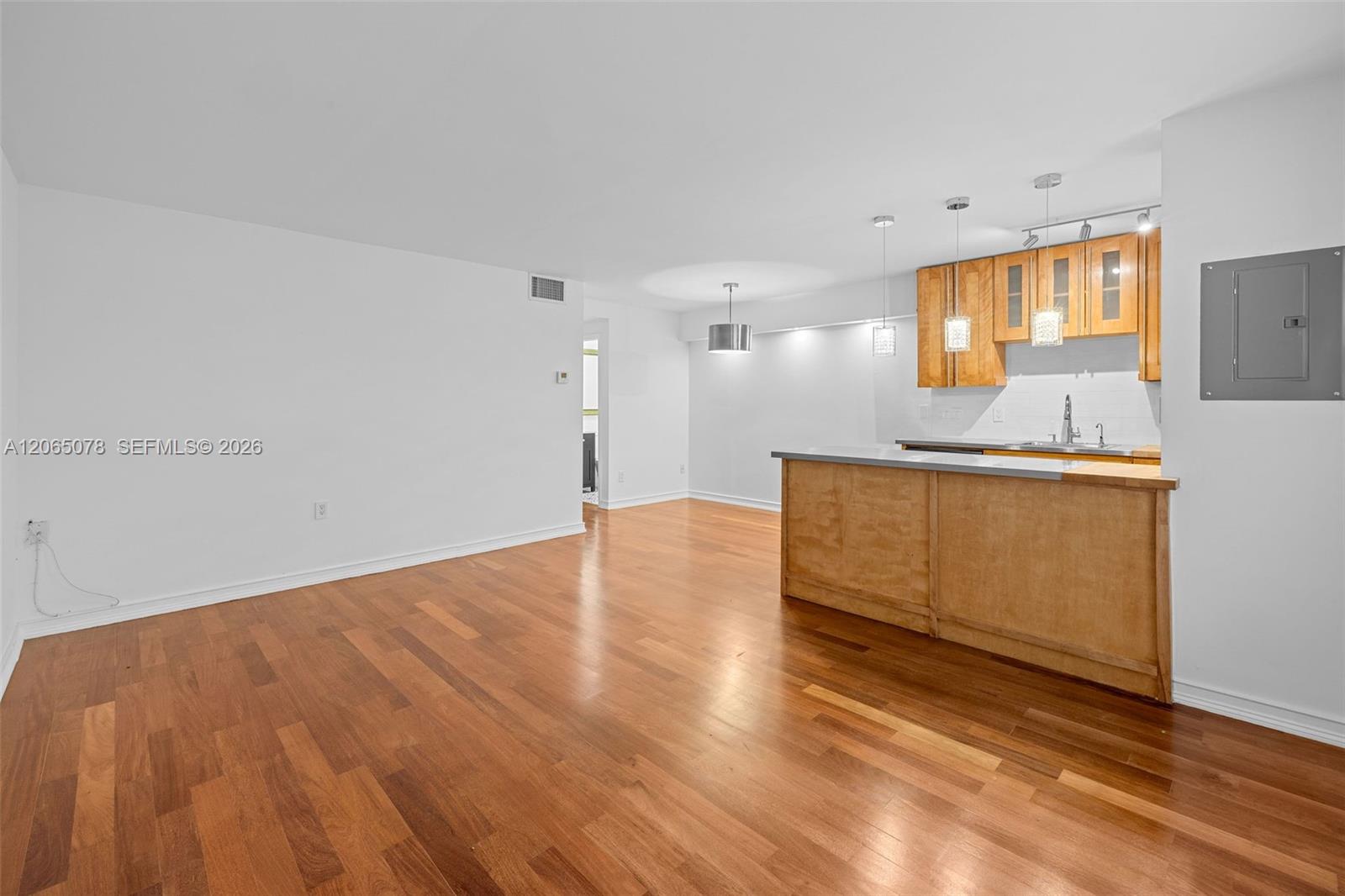 1545 Euclid Avenue 3c Property Photo 5