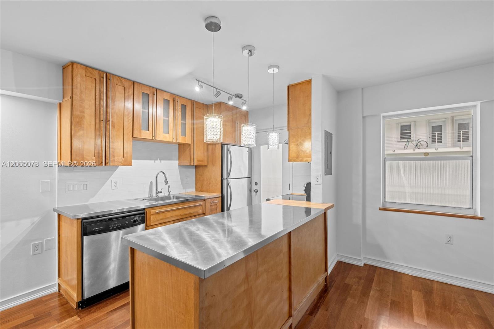 1545 Euclid Avenue 3c Property Photo 6