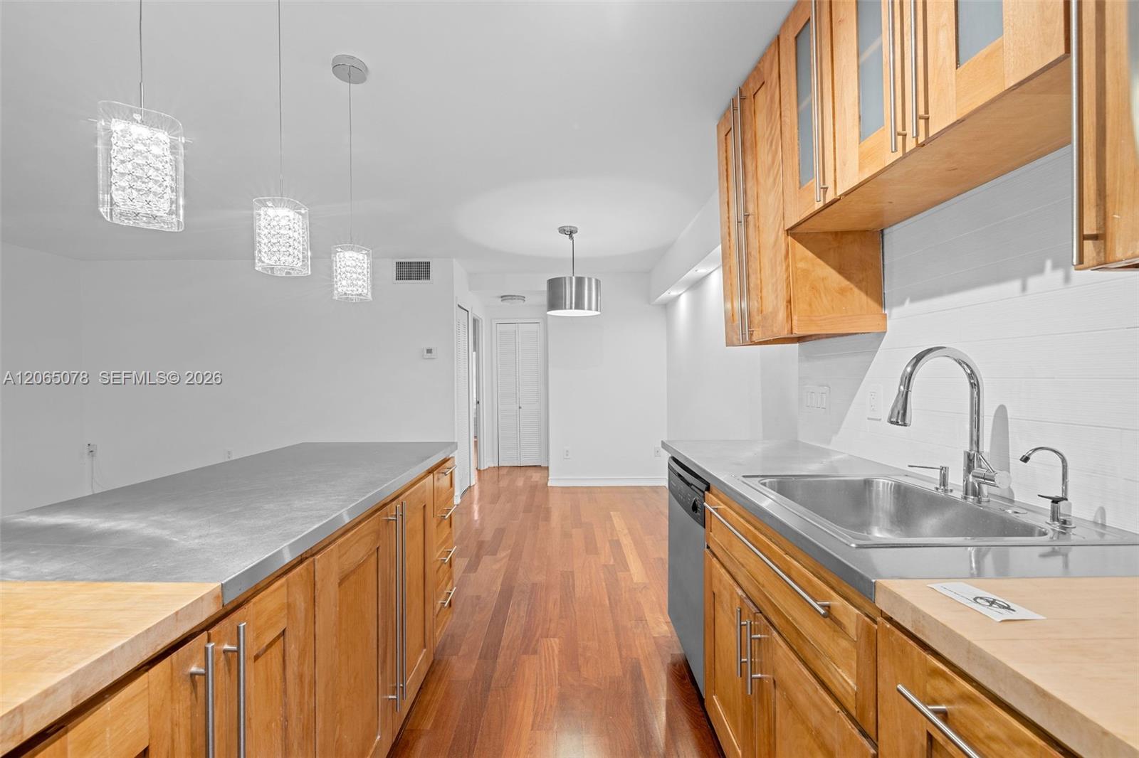 1545 Euclid Avenue 3c Property Photo 8
