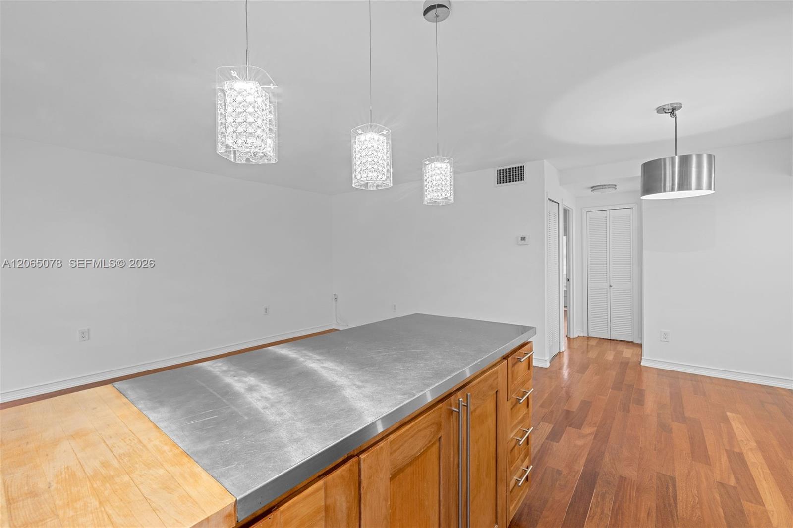 1545 Euclid Avenue 3c Property Photo 9