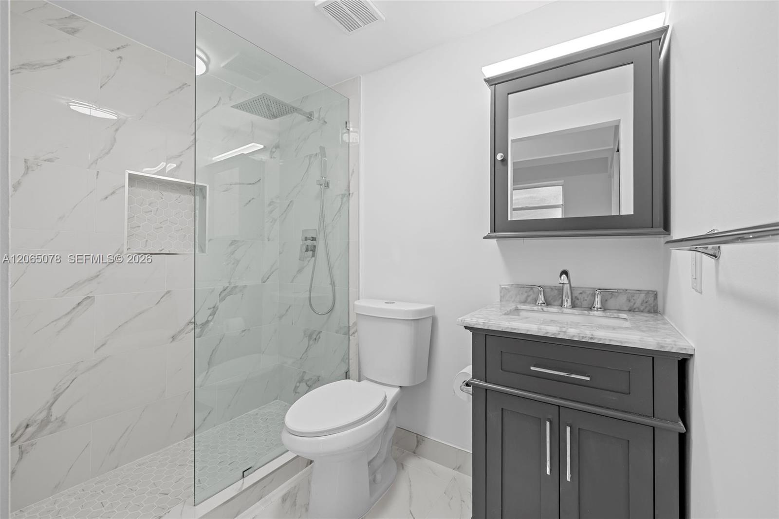 1545 Euclid Avenue 3c Property Photo 17