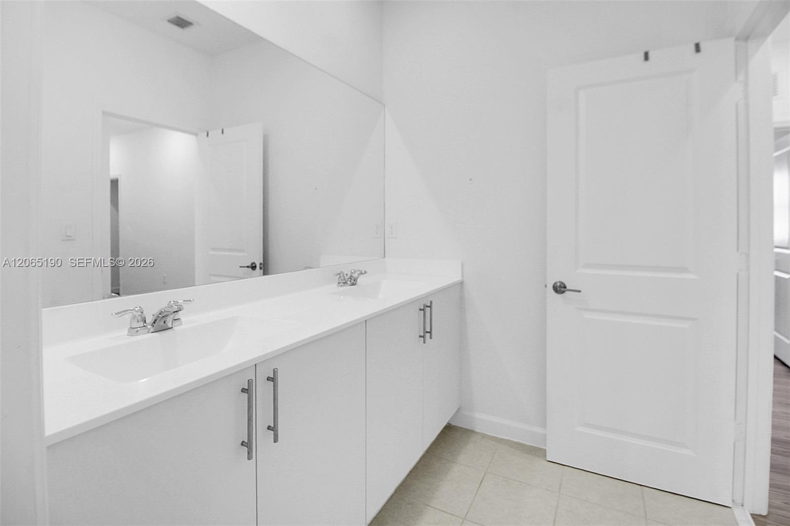 879 Se 26th Terrace 1 Property Photo 15