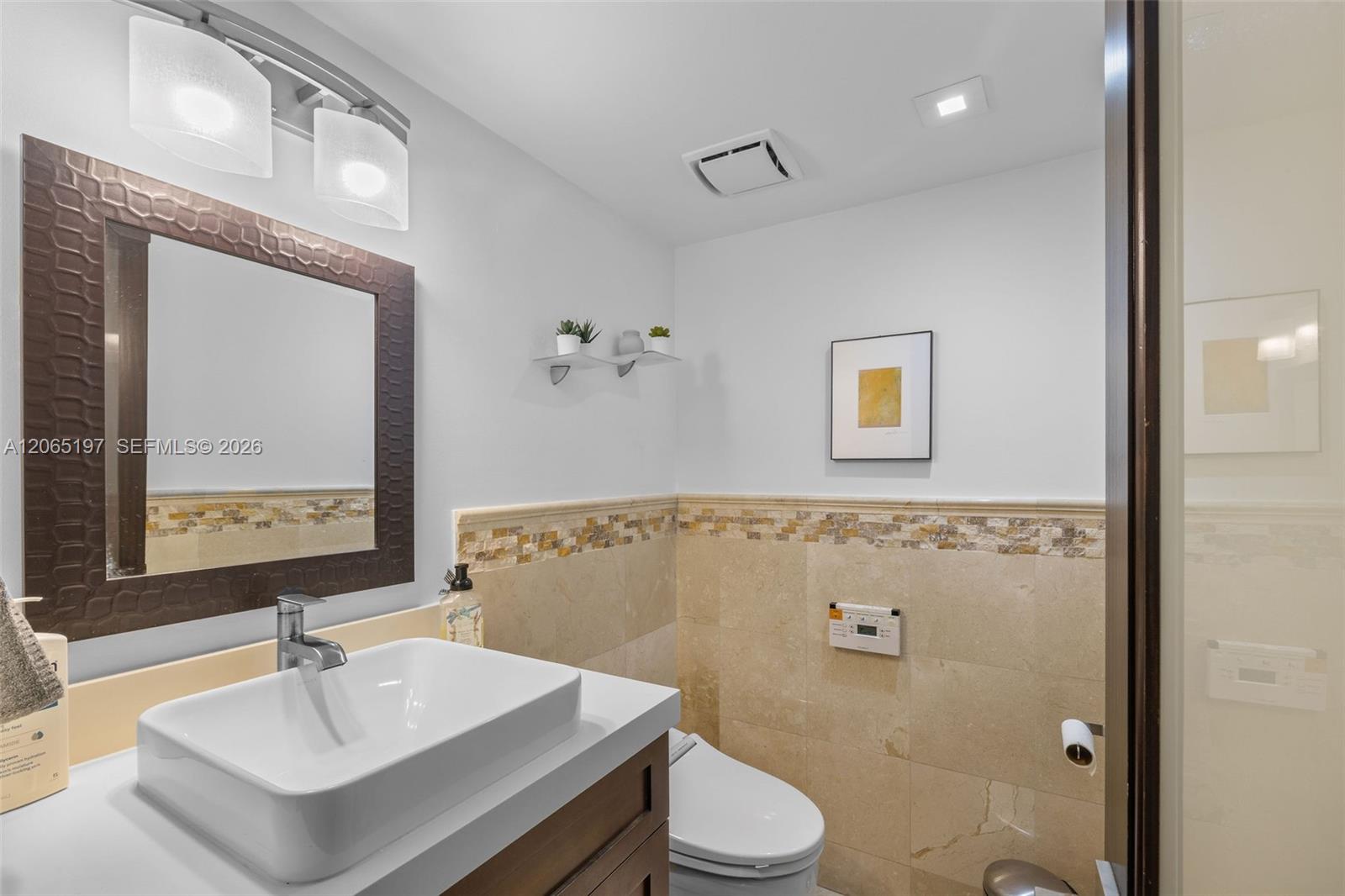 2625 Collins Avenue 402 Property Photo 18