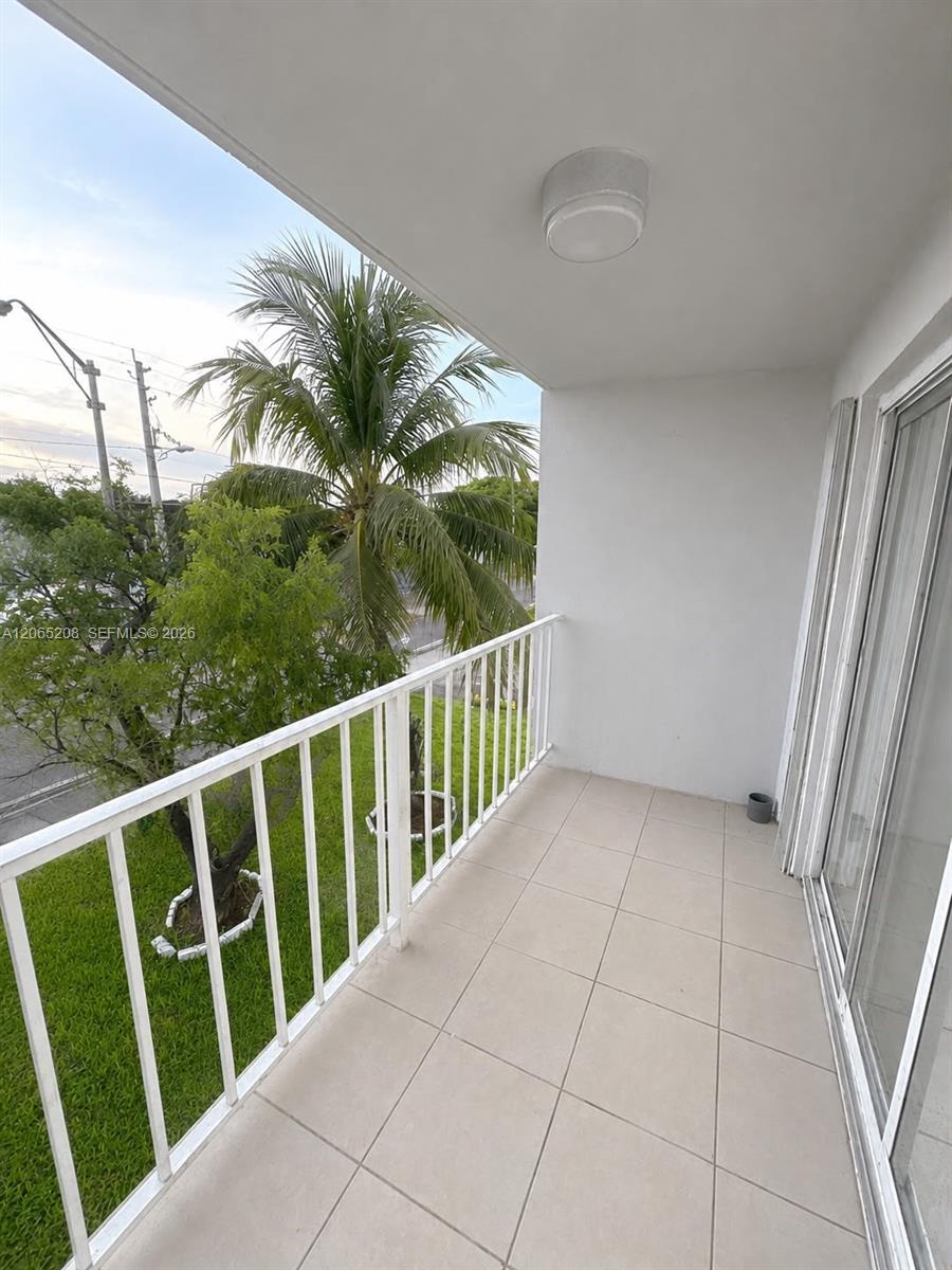 555 Ne 123rd Street 215-d Property Photo 6