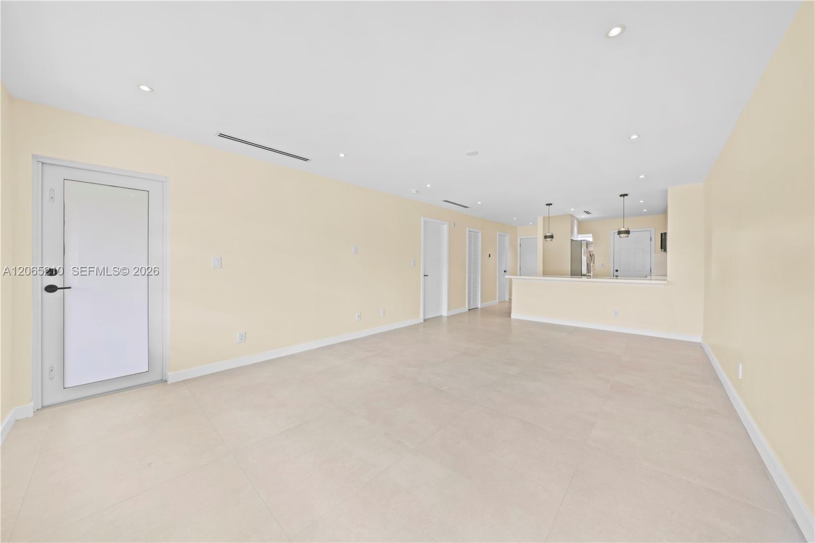 1400 Ne 191st Street 305 Property Photo 7